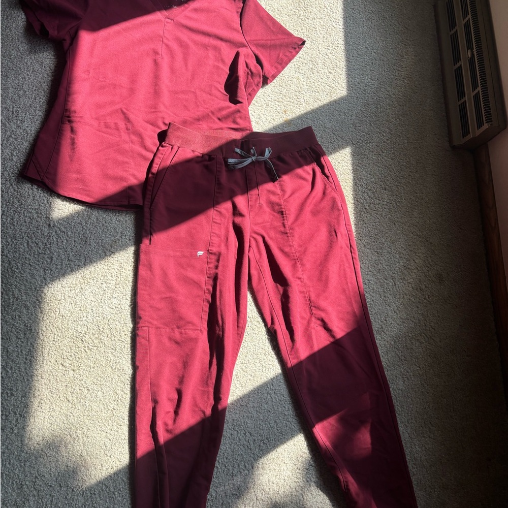 Women's Fabletics scrubs set